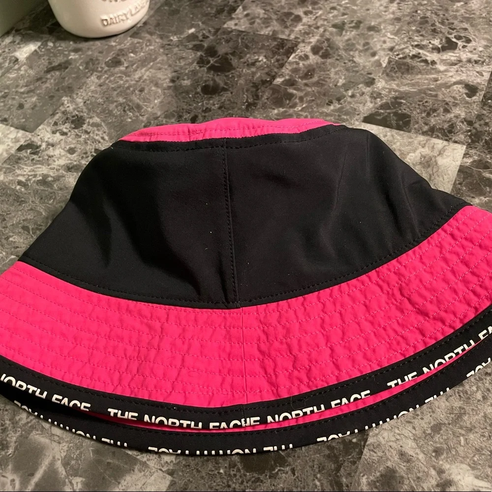The‎ North Face Women Hot Pink and Black Bucket Hat